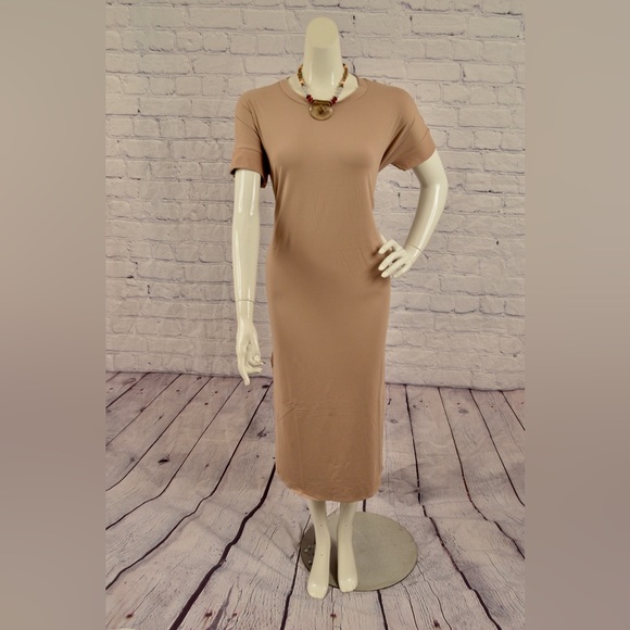 Brand New Maxi Dress With A Side Slit Size Various - Picture 7 of 8